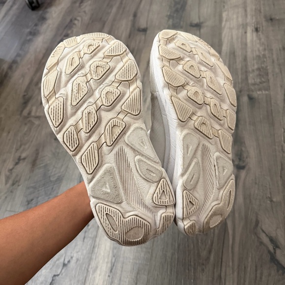 Hoka Clifton 9 – Women’s 8D (Wide) in White - Picture 4 of 9